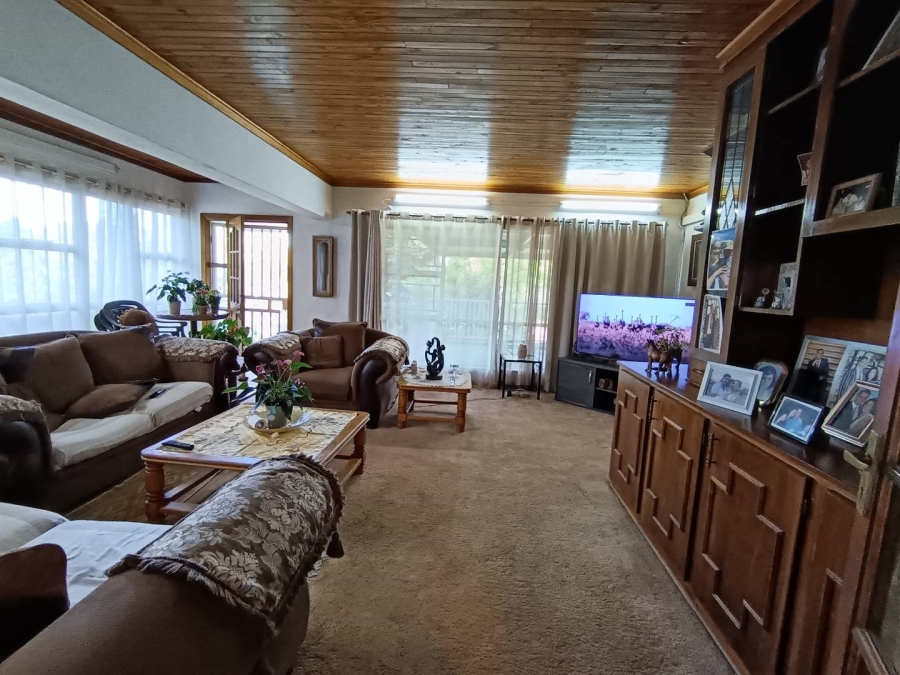 6 Bedroom Property for Sale in Heuwelsig Free State